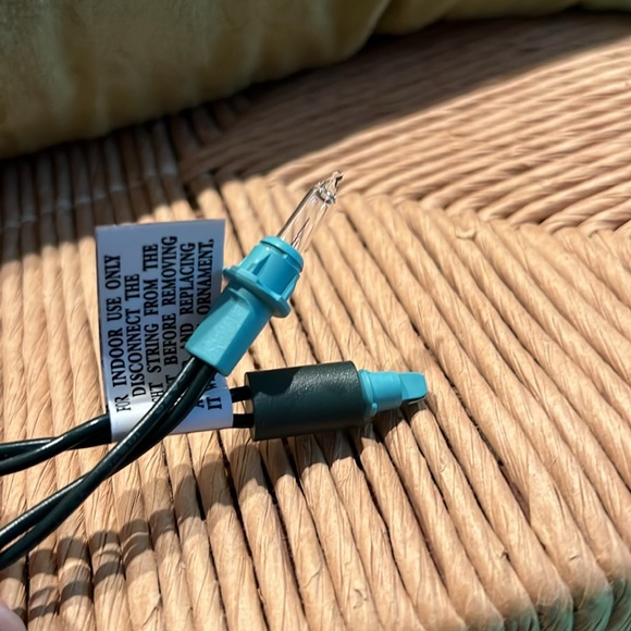 Vintage 1997 Hallmark Christmas Ornament VGC The Warmth of Home - Thomas Kinkaid - Picture 8 of 8